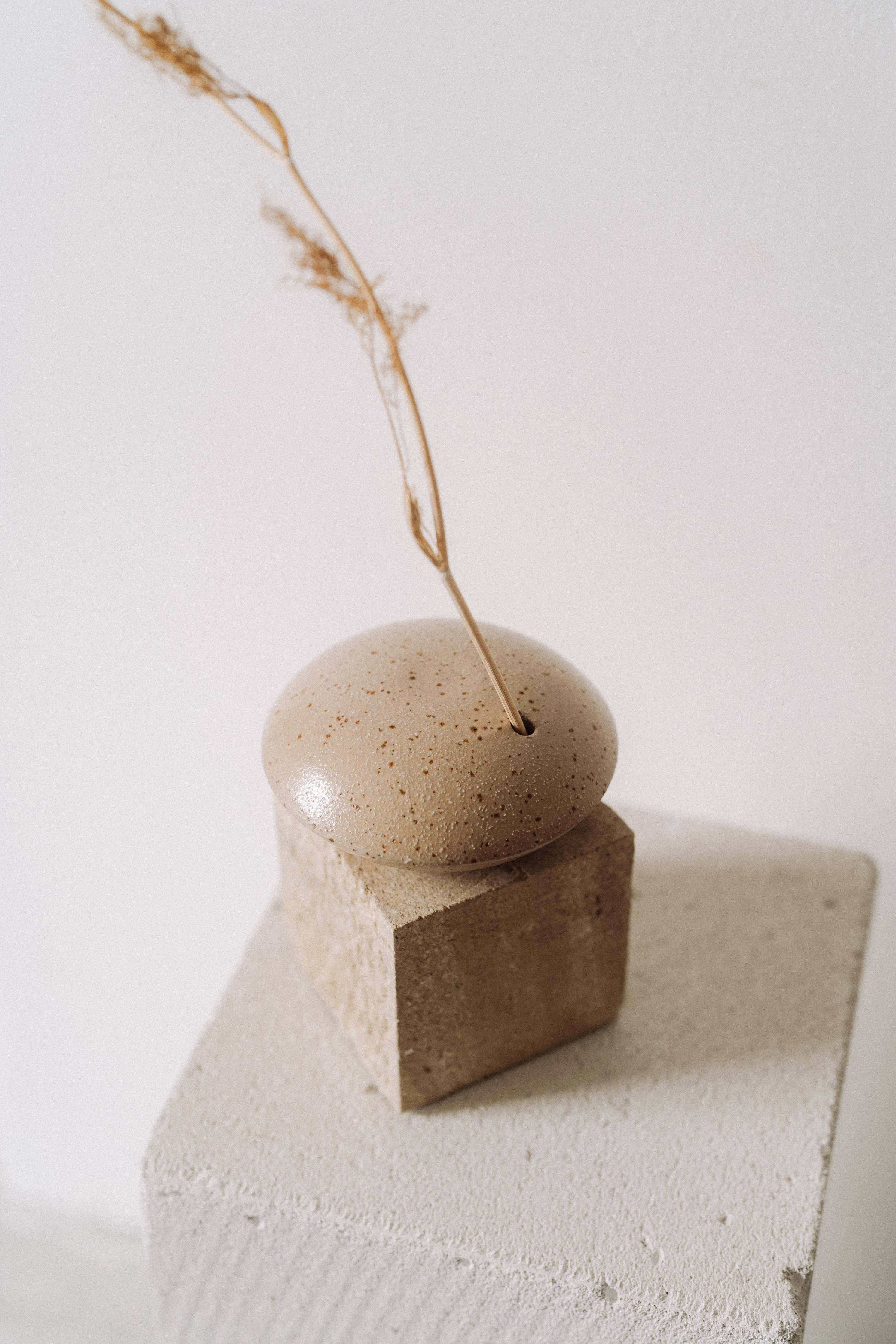 Minimalist vase Japandi