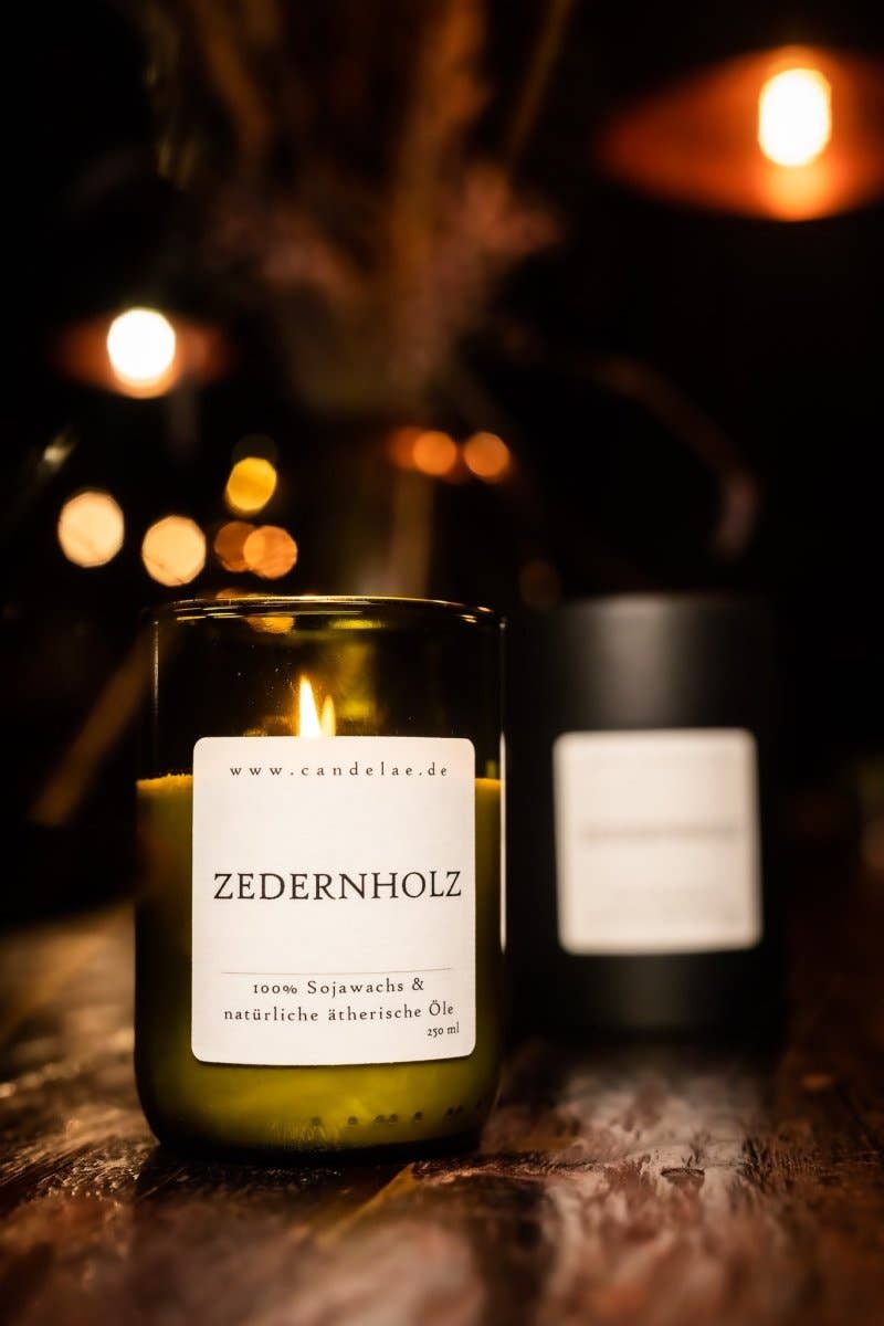 Cedarwood – Soy wax scented candle with a calming, woody aroma for relaxing moments