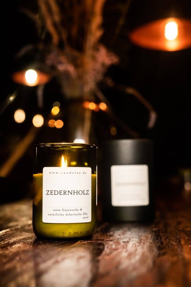 Cedarwood – Soy wax scented candle with a calming, woody aroma for relaxing moments